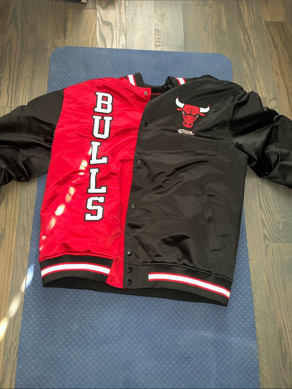 Mitchell & Ness Chicago Bulls Two-Panel Satin Varsity Jacket - Red & Black